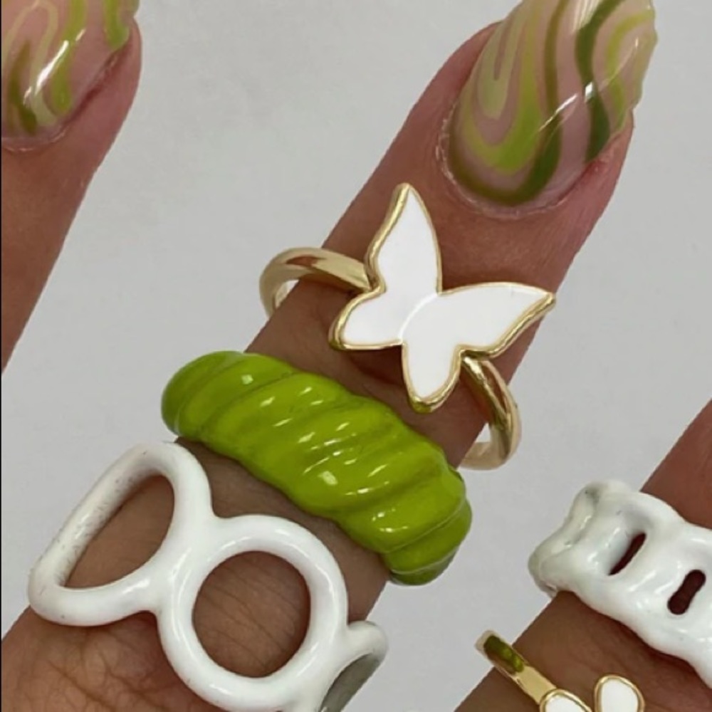 ⭐️2 for $30⭐️ Evryjewels Kiwi Green Enamel Croissant Ring
